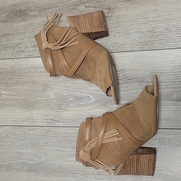 Franco Sarto Fina Tan Suede Booties Size 6 1/2 - Picture 2 of 9